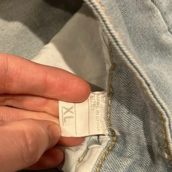 Jeans With White Lace Detail - Picture 5 of 12